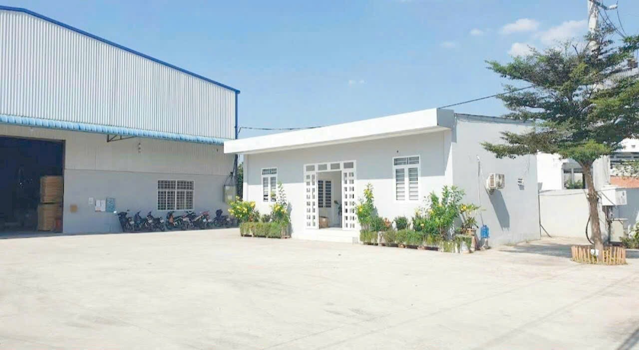 CHO THUÊ NHÀ XƯỞNG HÓC MÔN. - Bán gấp nhà xưởng giả rẻ H củ chi DT 3.500m2